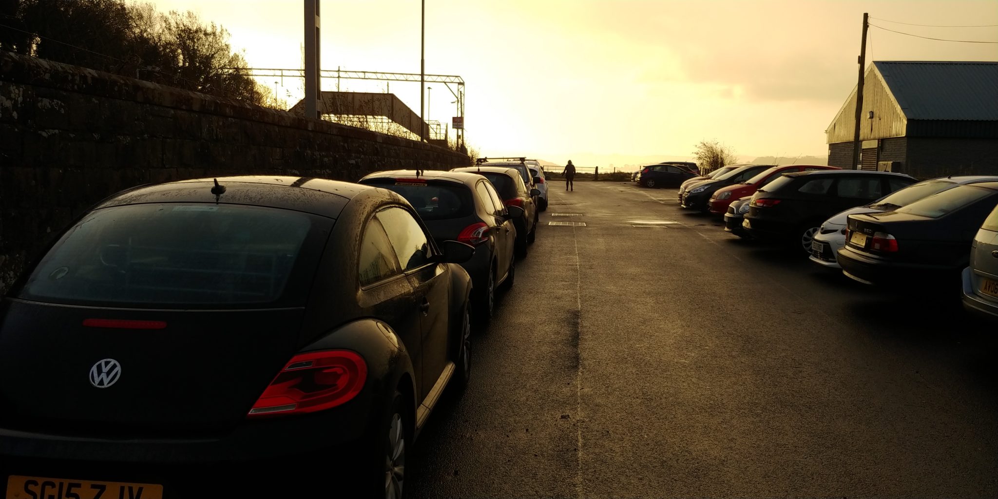 A row of cars on the left blocking those on the right