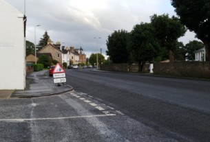 A flood sign by the road on East Clyde Street