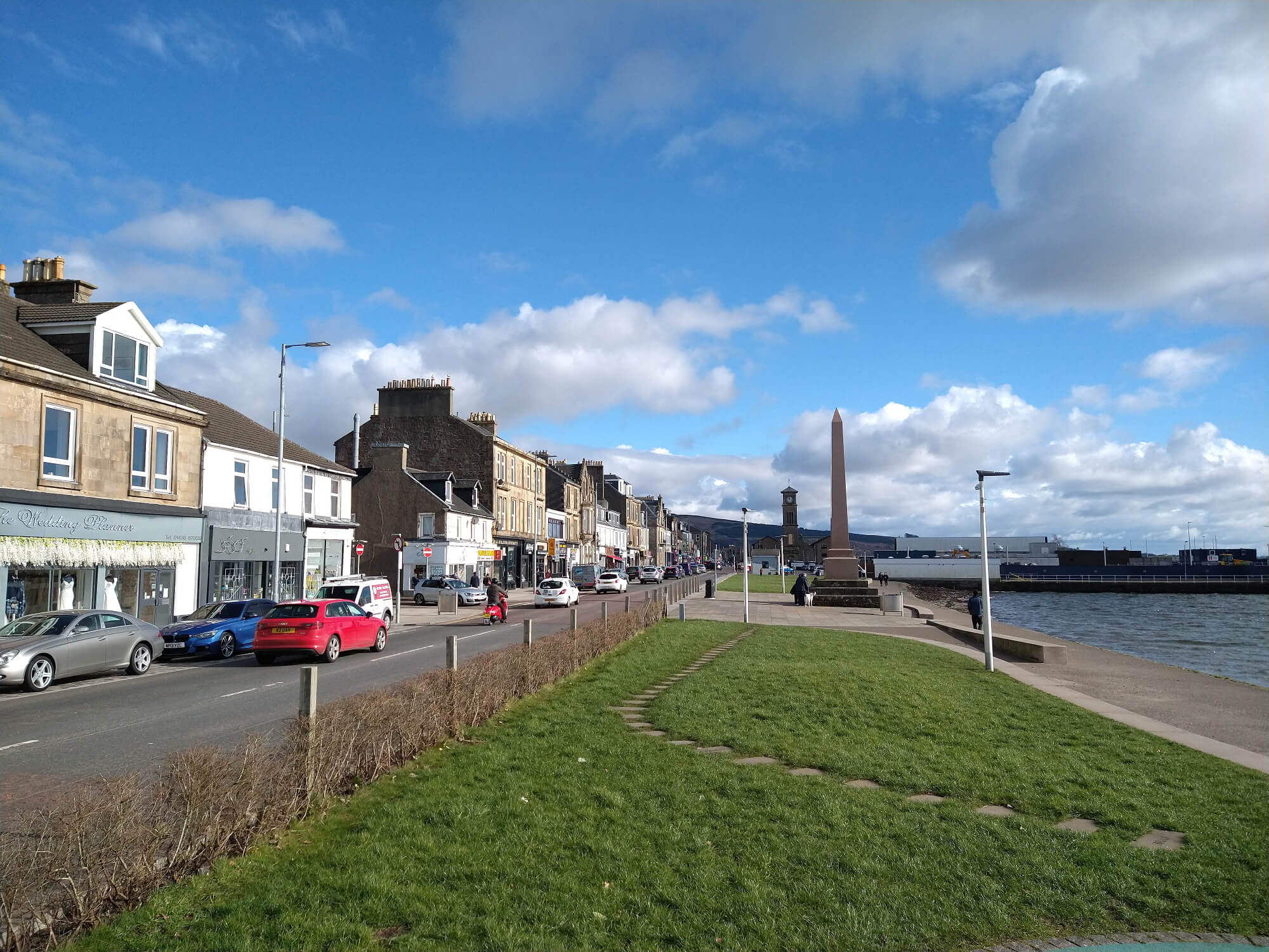 A queue of traffic on West Clyde Street, Helensburgh